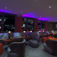Lounge nachts | me and all hotel düsseldorf